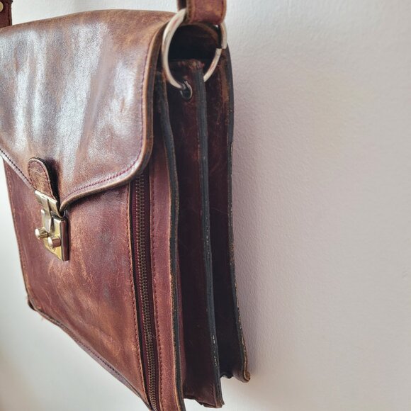 Well-Worn In Vintage Leather Bag/Purse - Picture 3 of 10